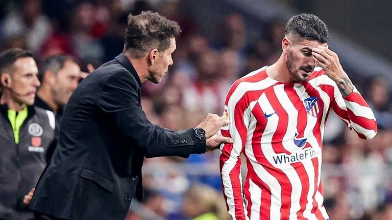 Anh là trò cưng của vị thuyền trưởng Diego Simeone