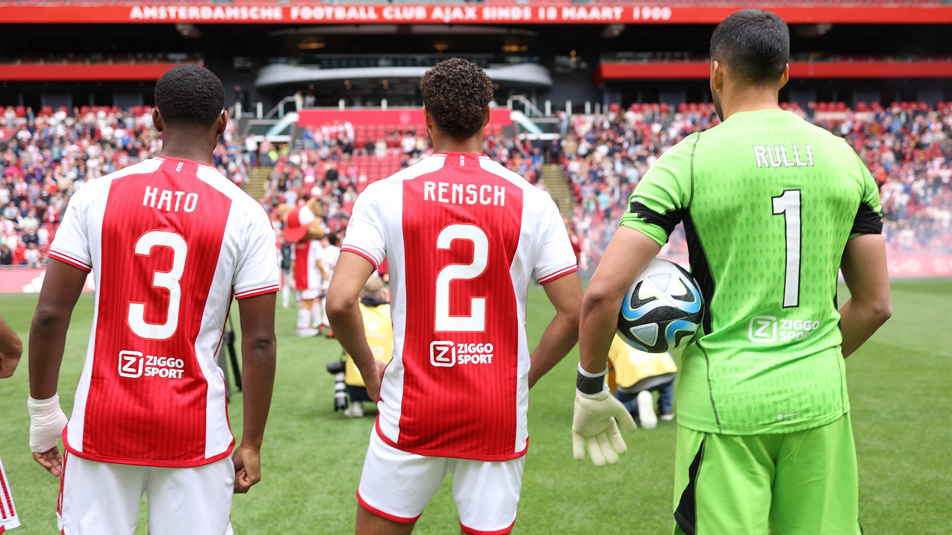 Mùa giải năm nay, Ajax Amsterdam đã có những sự khởi đầu khá chệch choạc