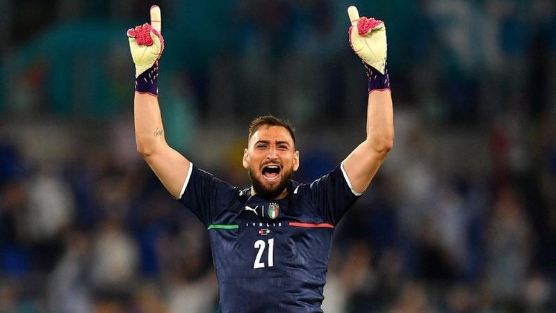 Donnarumma được gọi là truyền nhân của Buffon